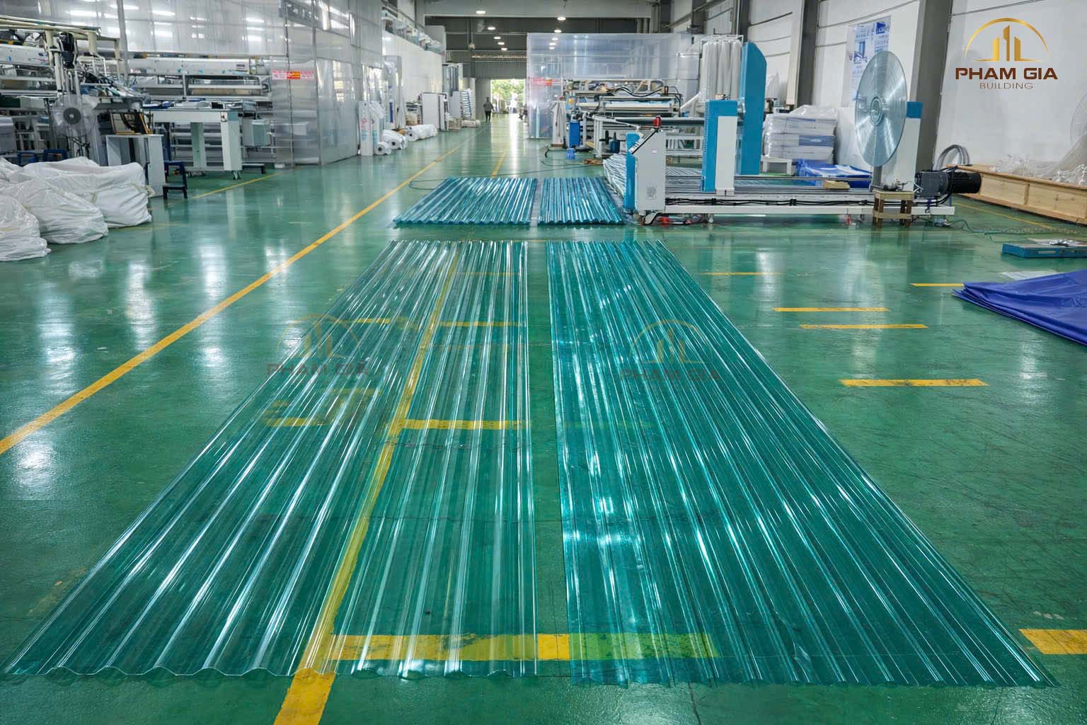 Phạm Gia sản xuất tấm Poly sóng